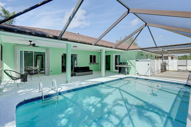 Building Photo - 238 SW Grove Ave