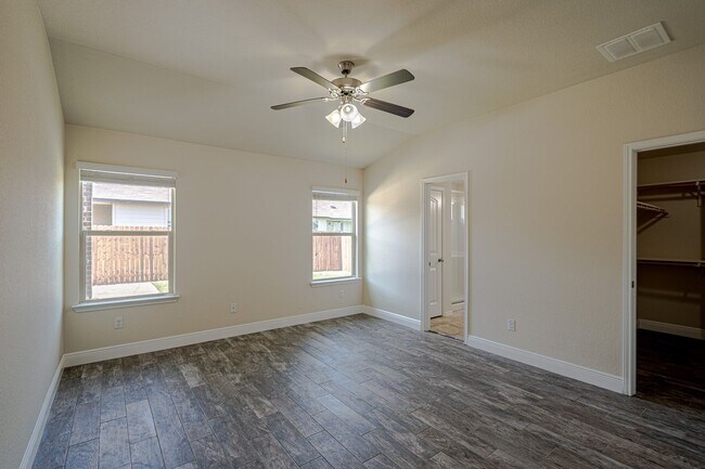 Building Photo - 3 Bed 2 Bath in Jarrell
