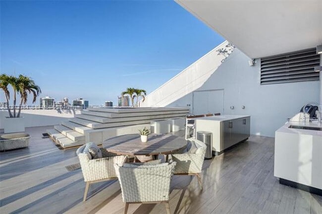 Building Photo - 88 SW 7th St