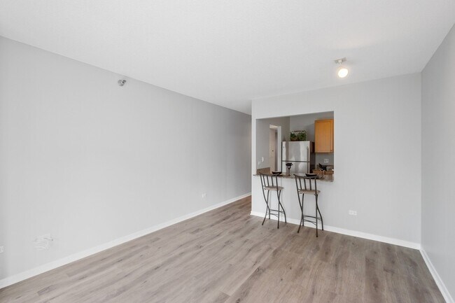 Building Photo - 400 N La Salle Dr