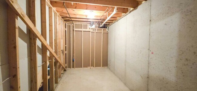 Building Photo - 14717 Drummond St