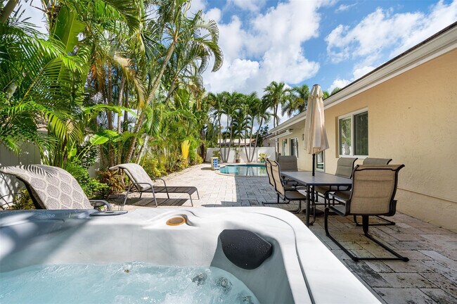 Building Photo - 7641 W Country Club Blvd