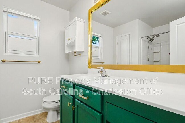 Building Photo - 407 Greywood Ln