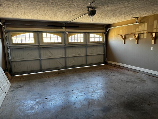 Building Photo - 9133 Saw Tooth Loop