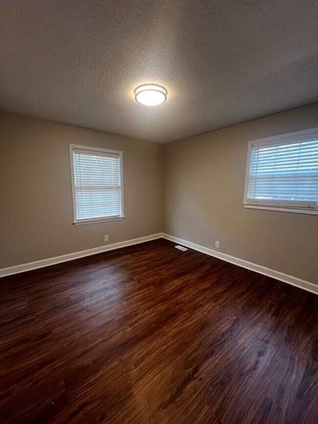 Building Photo - Check this out !!! Renovated Home
