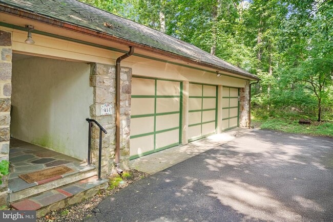 Building Photo - 451 Merlin Rd