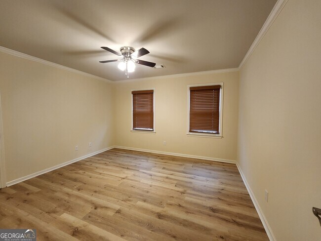 Building Photo - 270 S Shore Dr