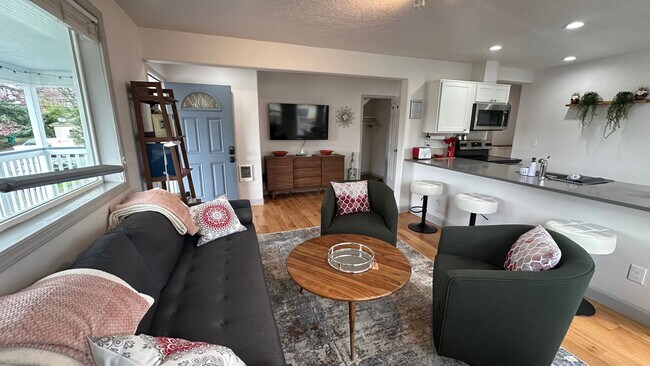 Building Photo - Perry Place