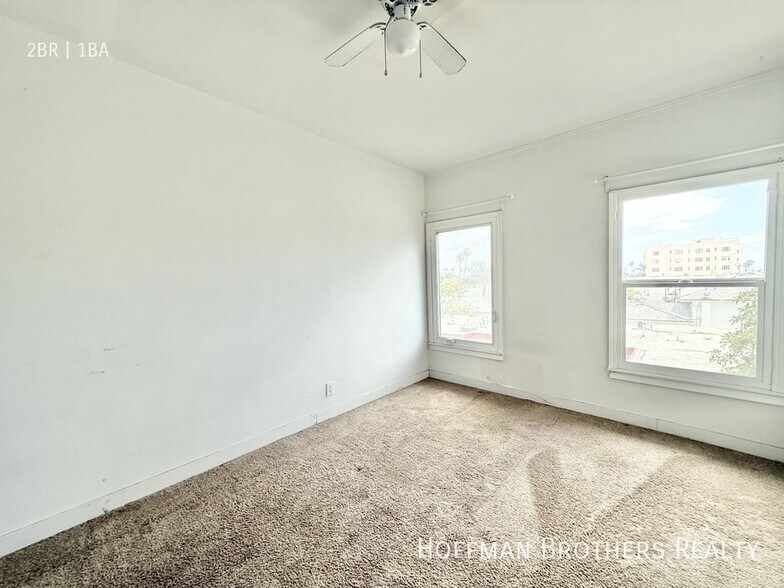 Building Photo - 1801 N Kingsley Dr