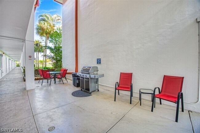 Building Photo - 1700 Pine Valley Dr