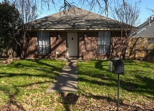 Building Photo - Quiet & Bright Home in Irving