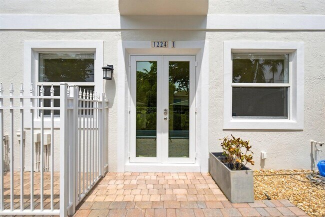 Building Photo - Northeast 18th Avenue, Fort Lauderdale, FL 33304 - 3 BR 2.5 BA townhouse