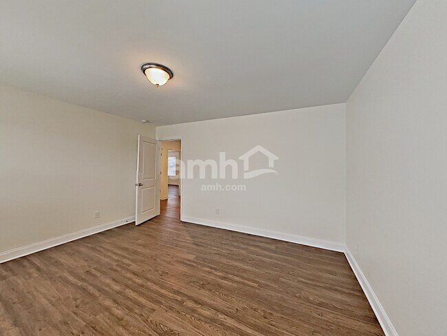 Building Photo - 445 Charity Ln