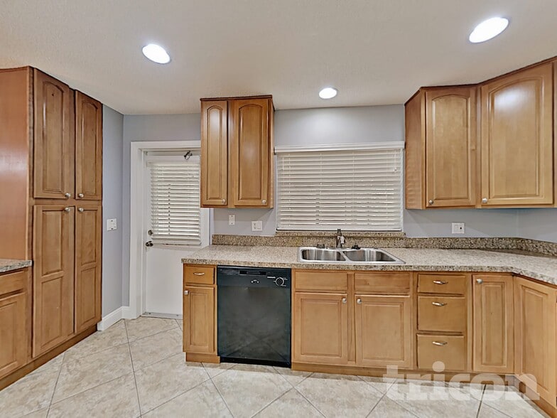 Building Photo - 1548 Silver Fox Cir