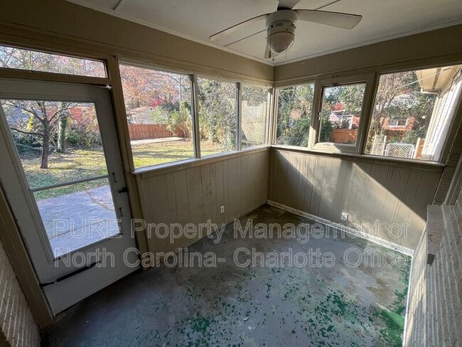 Building Photo - 1932 Sandhurst Dr