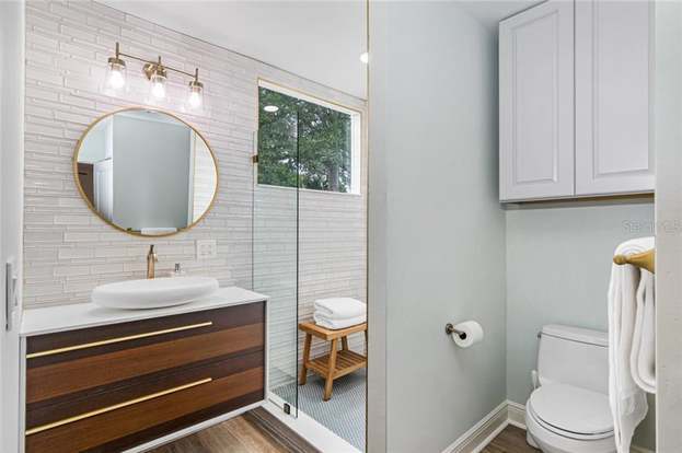master bath - 1208 E Hamilton Ave