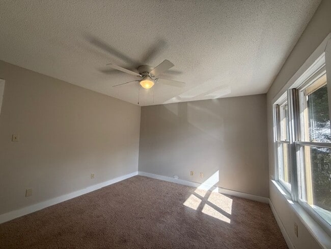 Building Photo - 118-122