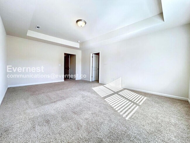 Building Photo - 176 Woodhouse Cir