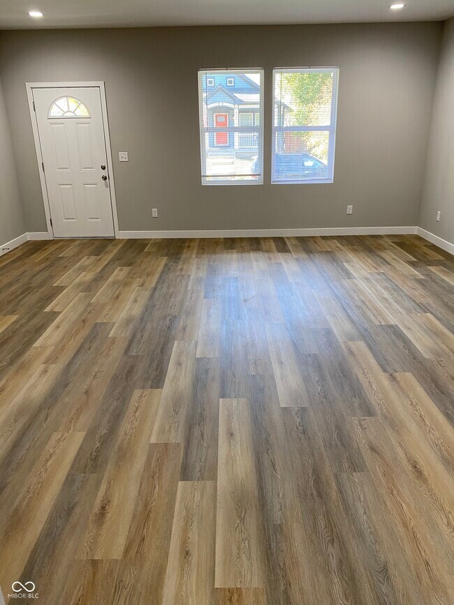 Building Photo - 931 N Beville Ave