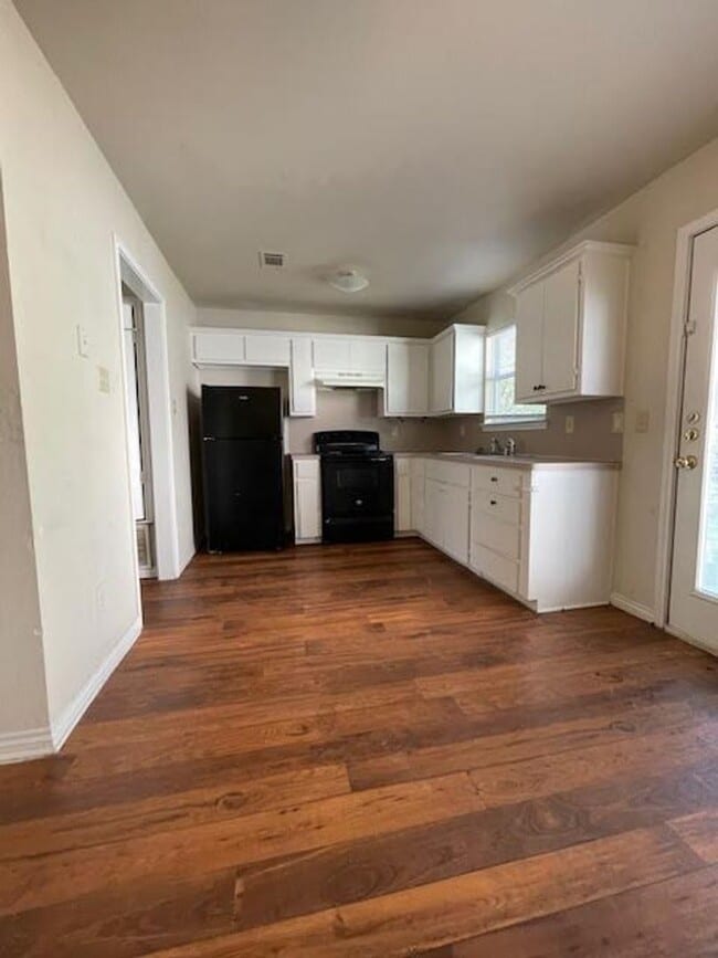 Building Photo - 2 Story townhome in Moody, Texas.