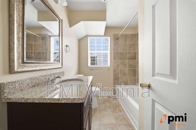 Building Photo - 324 W 36th St