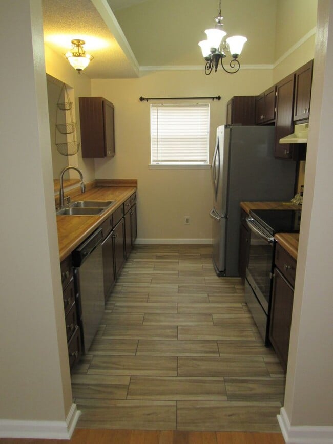 Building Photo - 3 BR 2 BA Hunters Creek