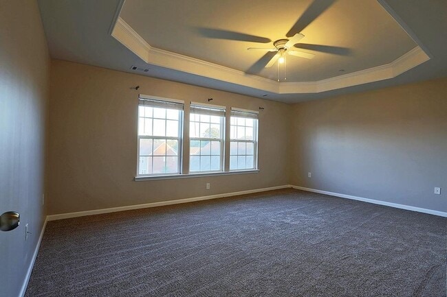 Building Photo - Family friendly home in highly sought afte...