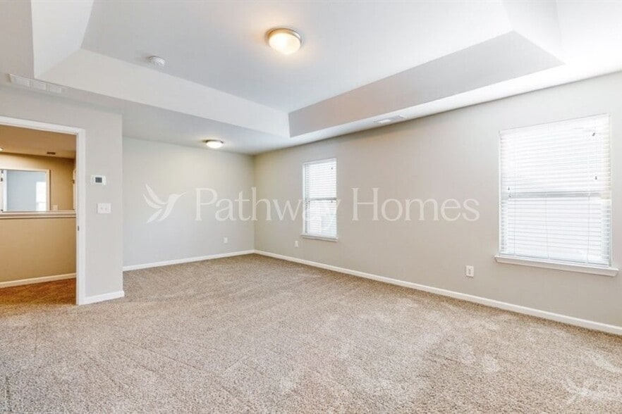 Building Photo - 3950 Lake Manor Way