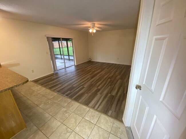 Building Photo - 3/2/2 Deltona available January 5, 2026