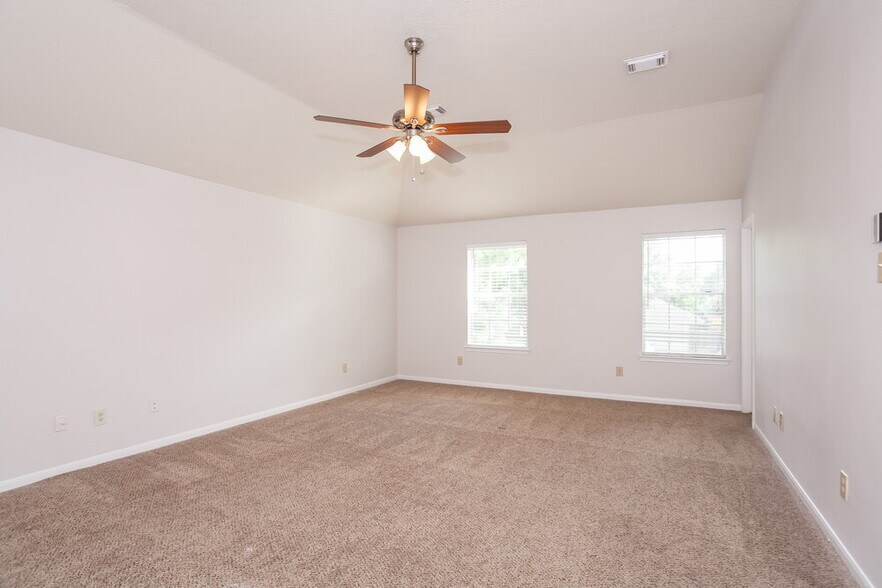 Building Photo - 8234 Worthington Dr