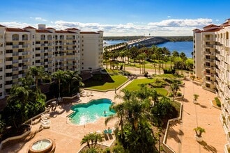 Building Photo - Beautiful Condo with Amazing Views