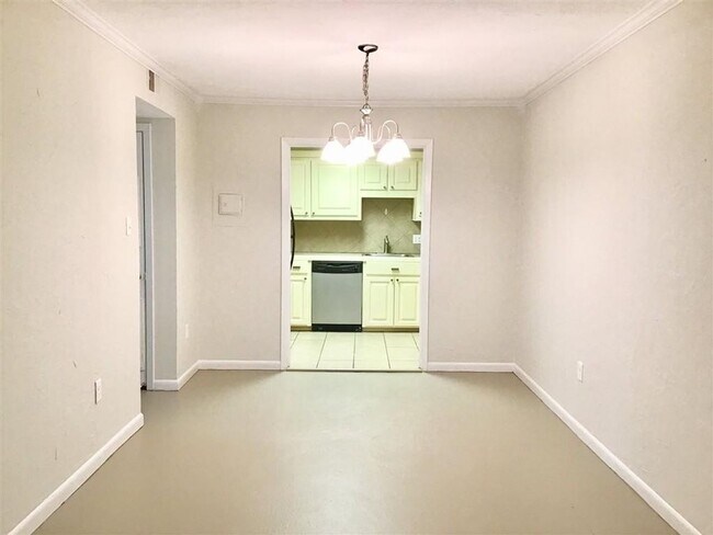 Building Photo - 5155 Wayneland Dr