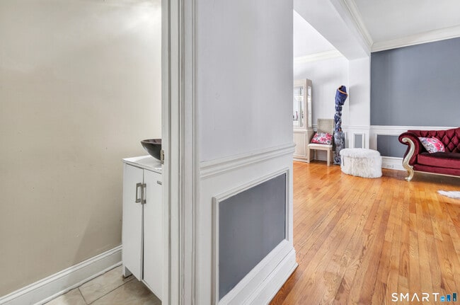 Building Photo - 240 Highland Ave