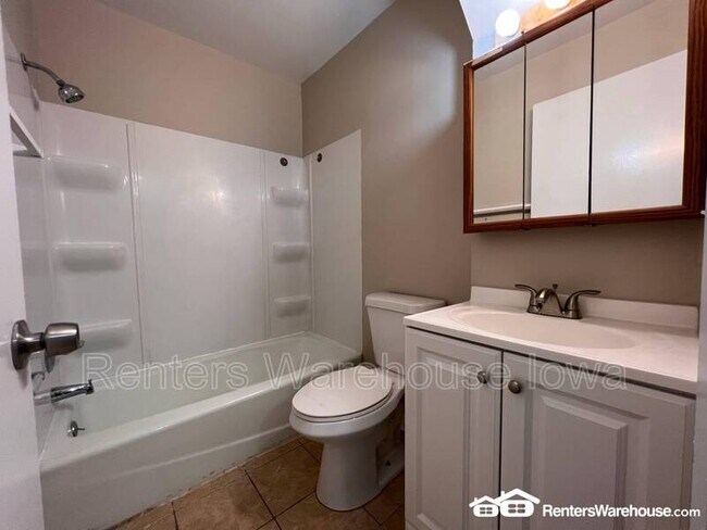 Building Photo - 917 Maury St