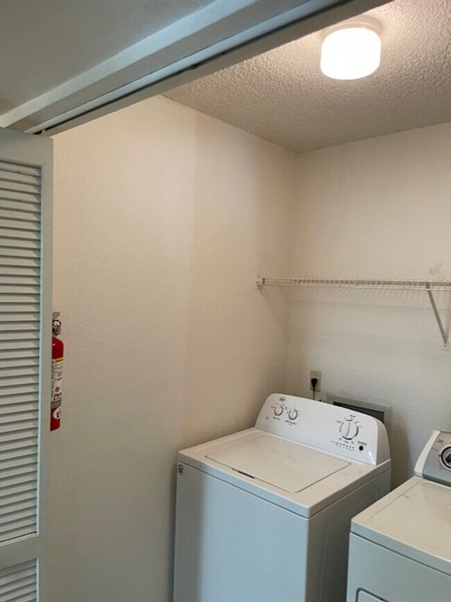 Building Photo - Lexington Place - 1134