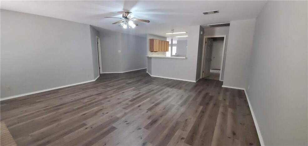 Building Photo - 602 Wagon Wheel Trail