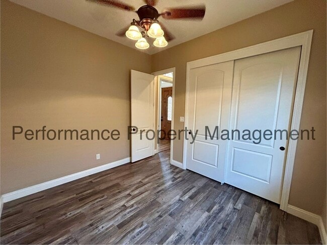 Building Photo - Stunning 4 Bed/ 2 Bath NW Bakersfield Home...