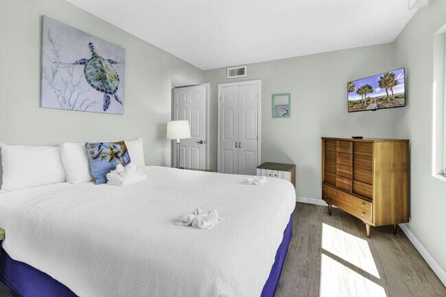 Building Photo - 2500 N Ocean Blvd