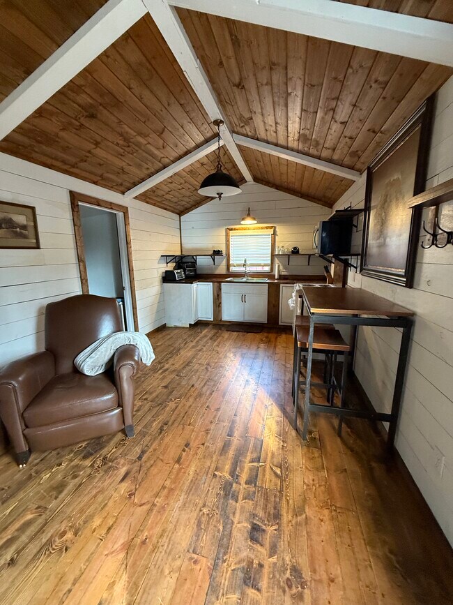 Building Photo - 1118 US-221A Hwy