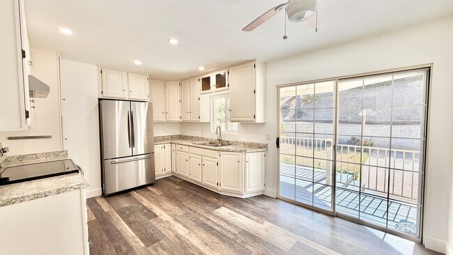 Building Photo - 1280 Alturas Rd