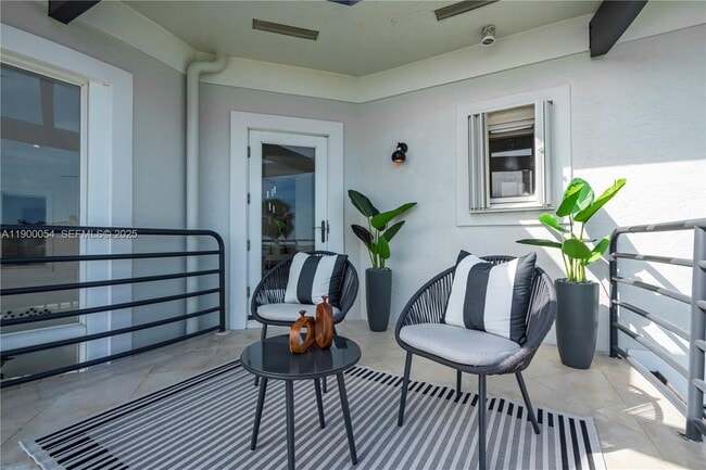 Building Photo - 2827 S Indian River Dr