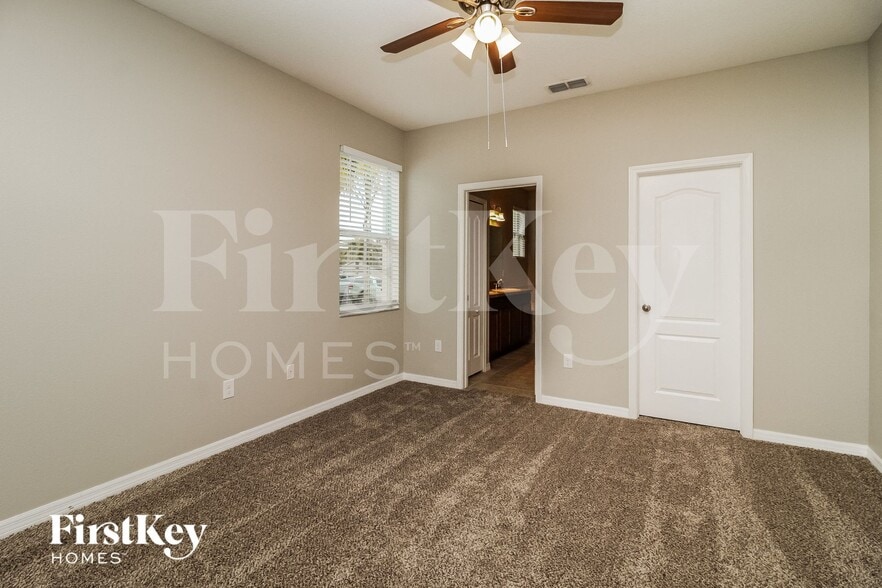 Building Photo - 5820 Coquyt Dr