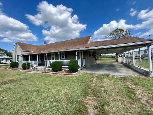 Building Photo - 784 S Sandy Hook Rd