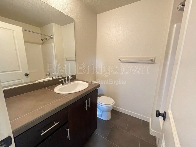 Building Photo - 659 NE Adwick Dr