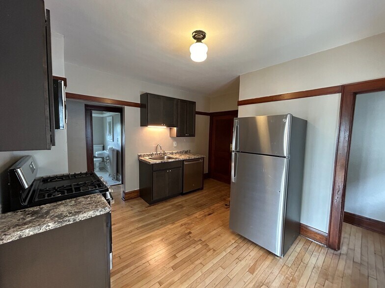 Building Photo - 1933 N Cambridge Ave