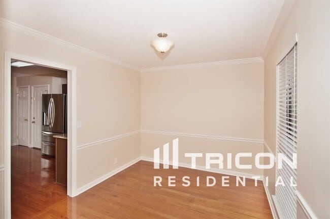 Building Photo - 2041 Glastonbury Dr