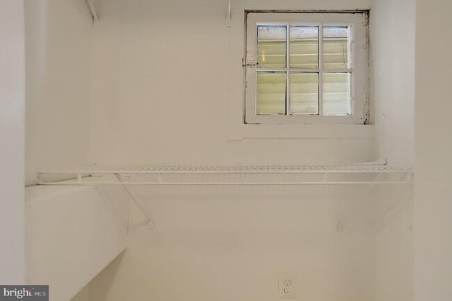 Building Photo - 619 N Henry St