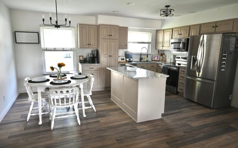 Building Photo - 802 Longview Dr