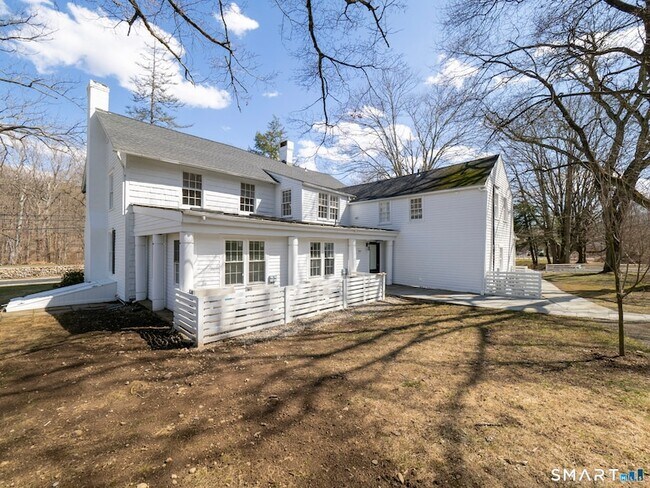 Building Photo - 523 Danbury Rd