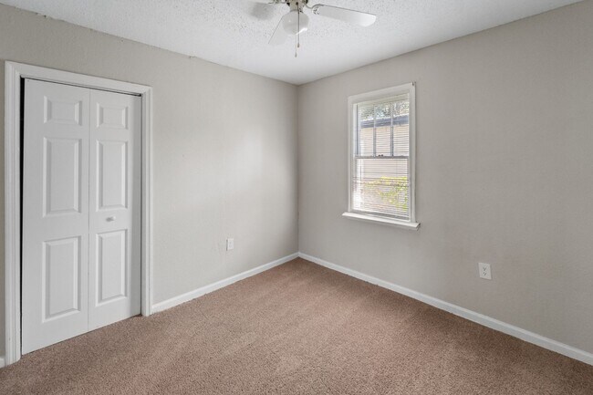 Building Photo - Bright & Stylish 3-Bedroom Home Near Downtown Savannah
